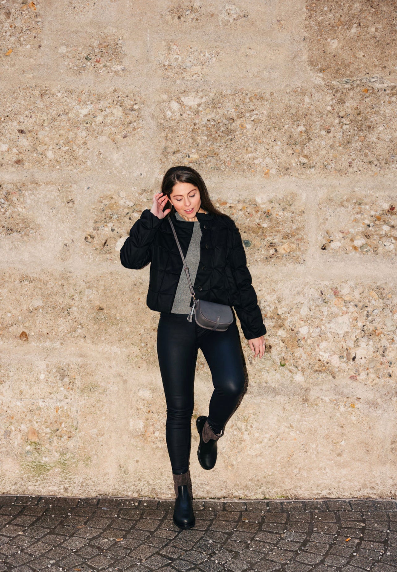 „Olivia“ Nero/Asphalt mit Lammfell gefüttert