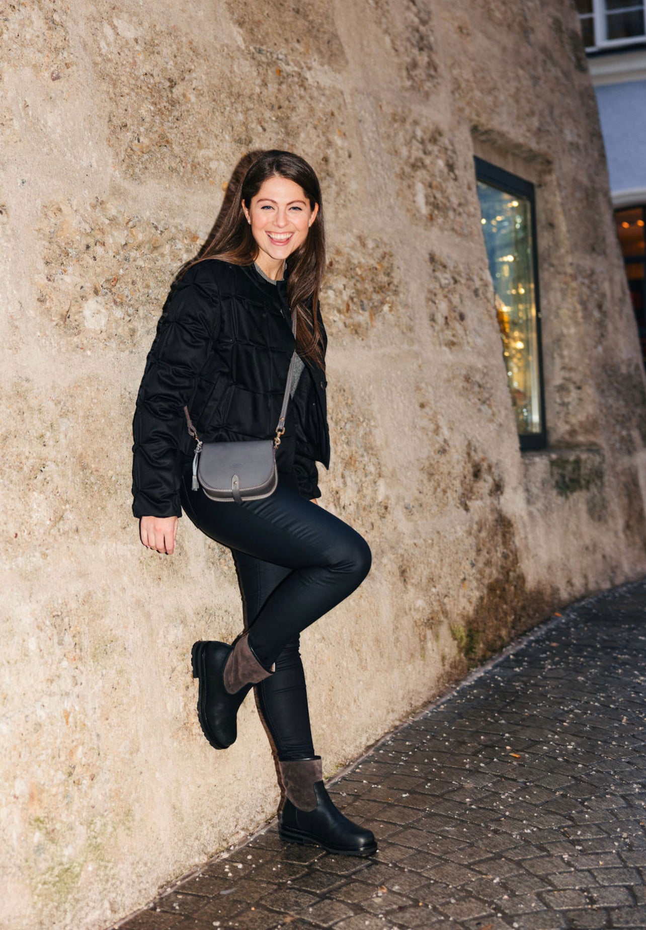 „Olivia“ Nero/Asphalt mit Lammfell gefüttert