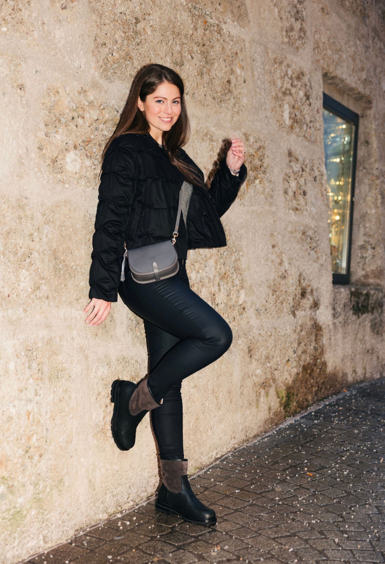 „Olivia“ Nero/Asphalt mit Lammfell gefüttert